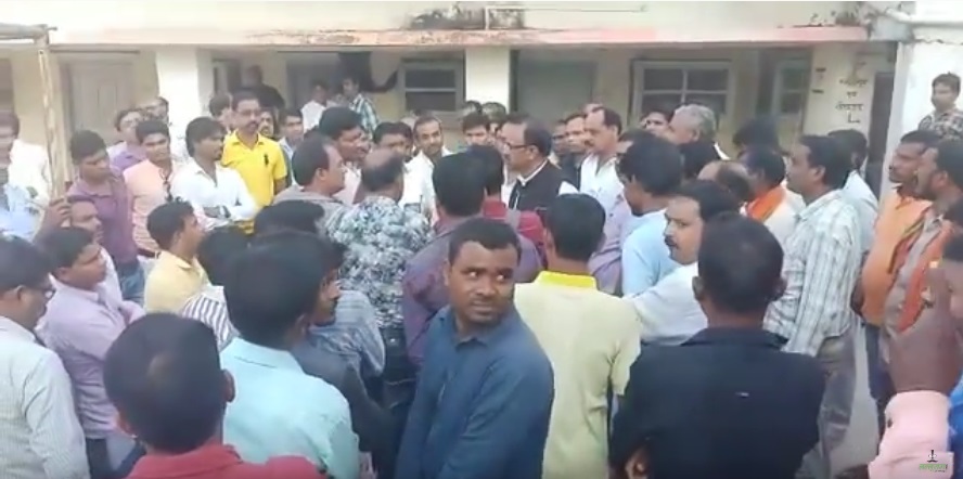 VIDEO : भाजपा के संगठन चुनाव में हर जगह फूट रहा कार्यकर्ताओं का गुस्सा, भाजपा सांसद के ख़िलाफ़ लगे मुर्दाबाद के नारे