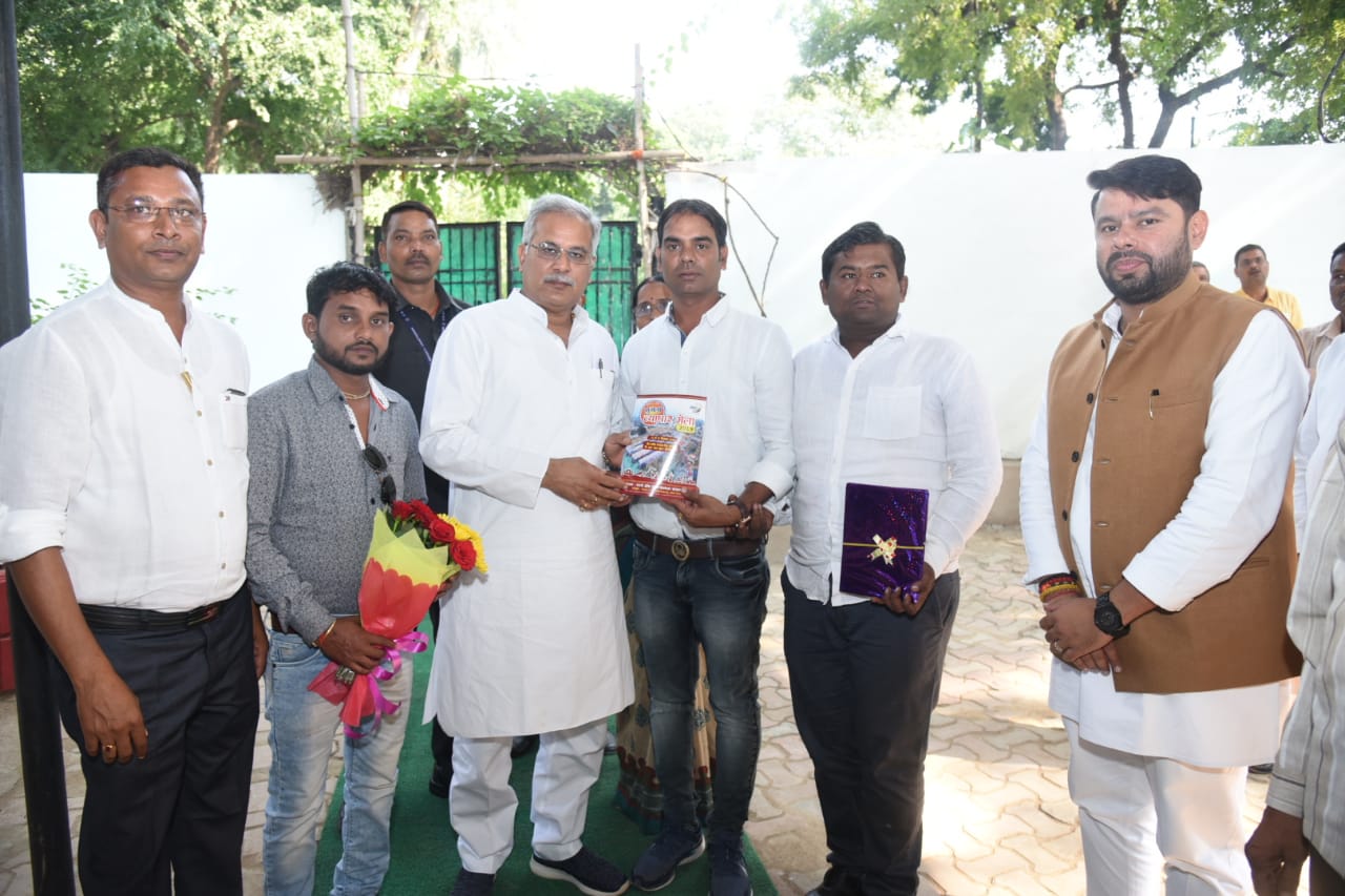 मुख्यमंत्री भूपेश बघेल ने किया मुंगेली व्यापार मेले के ब्रोशर का विमोचन,व्यापार मेले के सफल आयोजन की दी शुभकामनाएं