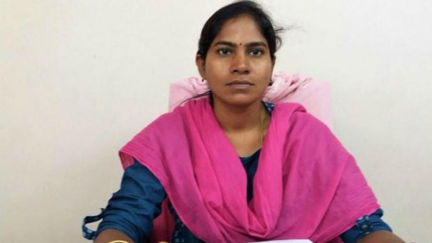 भूमि रेकार्ड त्रुटियों में महिला तहसीलदार ने नहीं किए हस्ताक्षर, आवेदक ने तहसीलदार को जिंदा जलाया