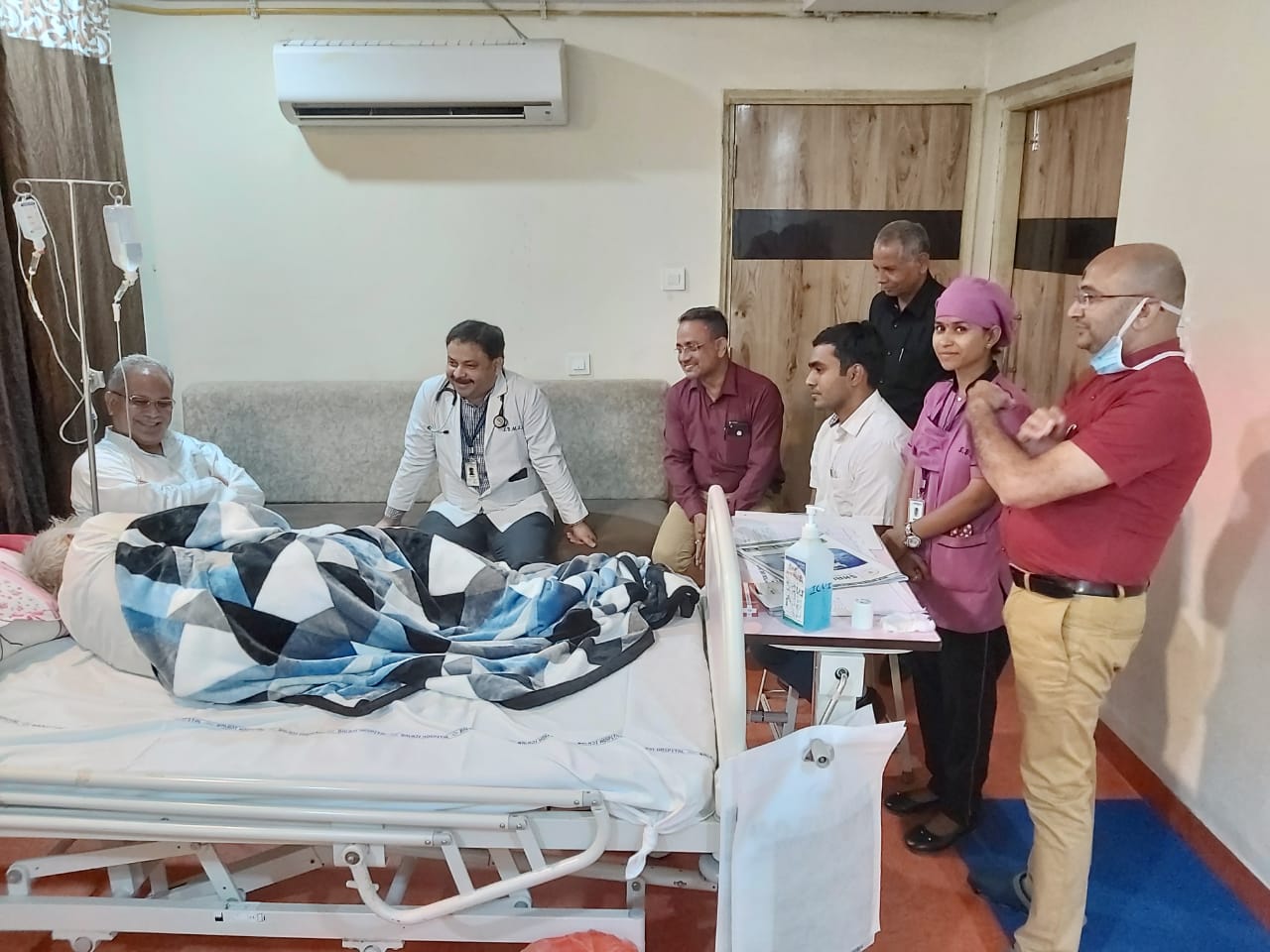 सीएम भूपेश बघेल के पिता नंदकुमार बघेल अस्पताल से हुए डिस्चार्ज, सांस लेने में तकलीफ के कारण किया गया था भर्ती