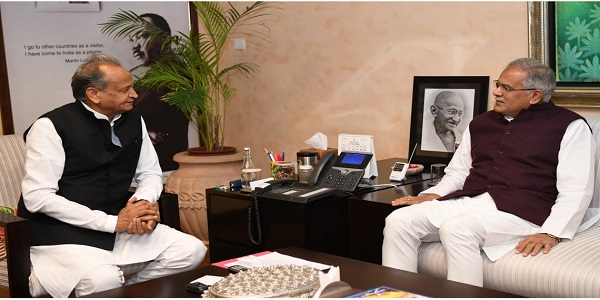 सीएम भूपेश ने राजस्थान के मुख्यमंत्री गहलोत से की मुलाकात, विभिन्न योजनाओं पर हुई विस्तार से बात