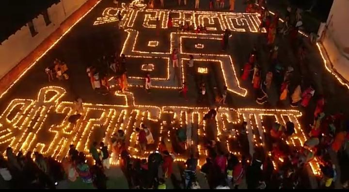 रामजानकी मंदिर में श्रद्धालुओं ने जलाए 11 हजार दीप, अयोध्या के फैसले पर जताई खुशी
