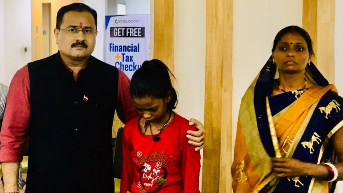 आंखों की गंभीर बीमारी से पीड़ित बच्ची की मदद के लिए उठे हाथ, मिले आर्थिक मदद से इलाज के लिए चेन्नई रवाना…