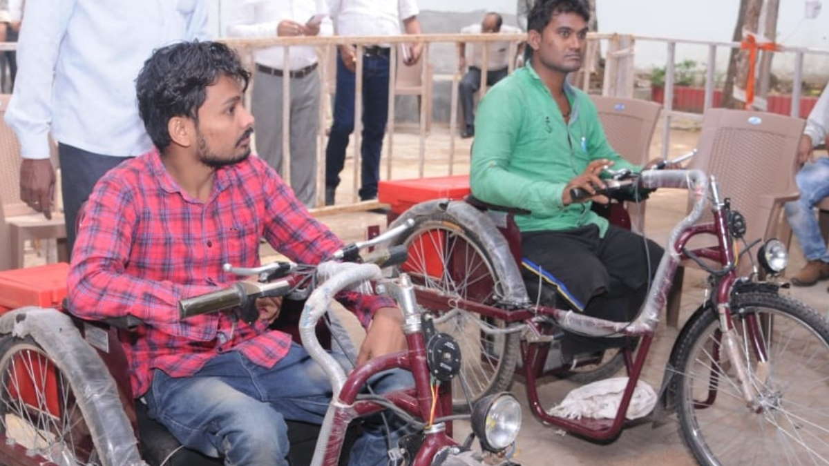 जन चौपाल में मुख्यमंत्री भूपेश बघेल के हाथों दिव्यांगों को मिली मोटराइज्ड ट्रायसाइकिल, कहा- अब आने-जाने में होगी आसानी…