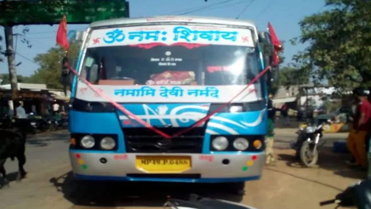 MP में चुनावी साल में धर्म के बाद अब टैक्सेशन का तड़काः बसों के टैक्स कम करने पर सियासत, कांग्रेस के यात्रियों की सुरक्षा के सवाल पर BJP का पलटवार