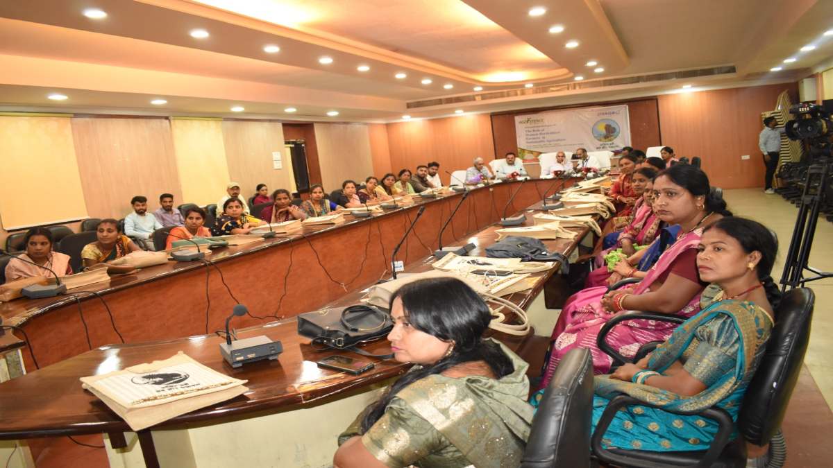 CG NEWS : इंदिरा गांधी कृषि विश्वविद्यालय में इंटरनेशनल डायलॉग का हुआ आयोजन, 30 किसान महिलाएं हुईं शामिल