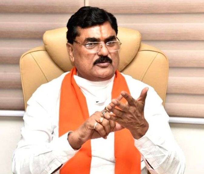 कृषि मंत्री ने दिग्विजय को लिया आड़े हाथों: जहां गए वहां कांग्रेस का सफाया, संसद भवन शुभारंभ पर बोले- छग विस भवन उद्घाटन के समय सोनिया-राहुल सिर्फ सांसद थे