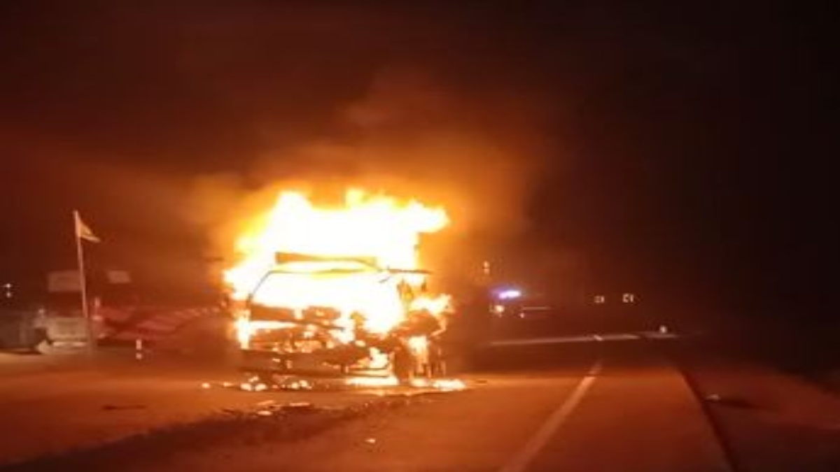 ACCIDENT : कटघोरा-अंबिकापुर नेशनल हाईवे पर भीषण हादसा, ट्रक में लगी आग, चालक और साथी गंभीर रूप से घायल