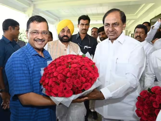 सीएम अरविंद केजरीवाल ने तेलंगाना के CM के. चंद्रशेखर राव से की मुलाकात..