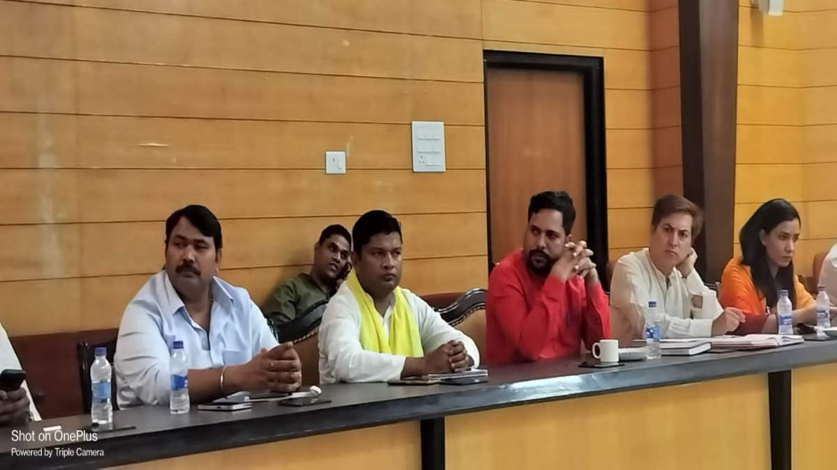 ‘मोदी जी आपकी तानाशाही देश देख रहा’: AAP प्रदेश अध्यक्ष हुपेंडी का BJP पर हमला, बोले- PM MODI और शाह के इशारे पर पुलिस मनीष सिसोदिया के साथ कर रही बदसलूकी…