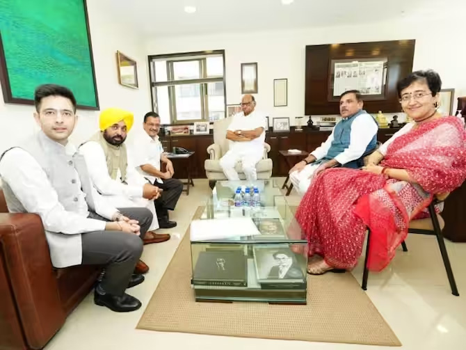 CM अरविंद केजरीवाल ने आज मुम्बई में की NCP के अध्यक्ष शरद पवार से मुलाकात..