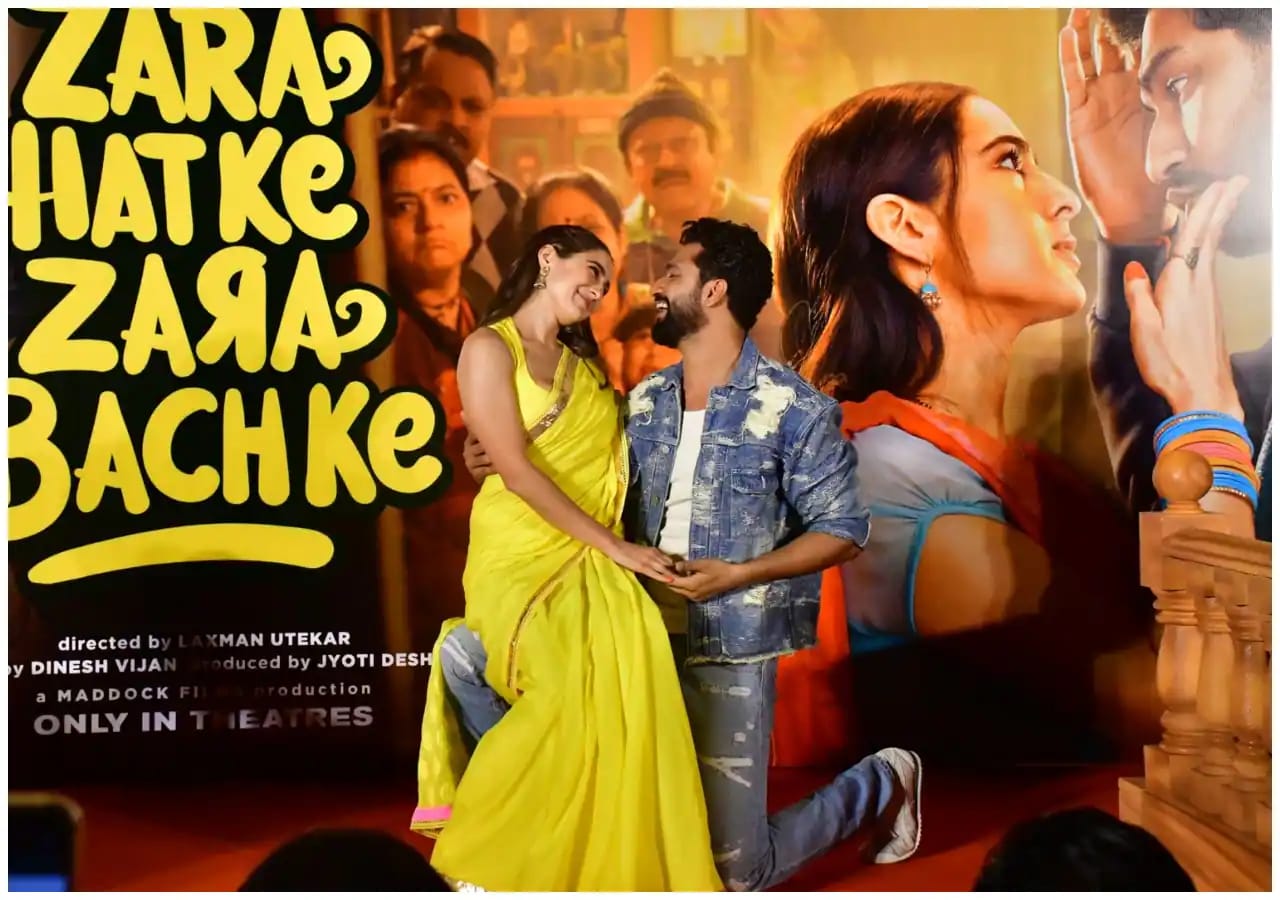 Zara Hatke Zara Bachke Trailer लॉन्चिग इवेंट में sara पहुंचीं ऑटो में, विक्की और सारा ने लुटाया एक दूसरे पर प्यार