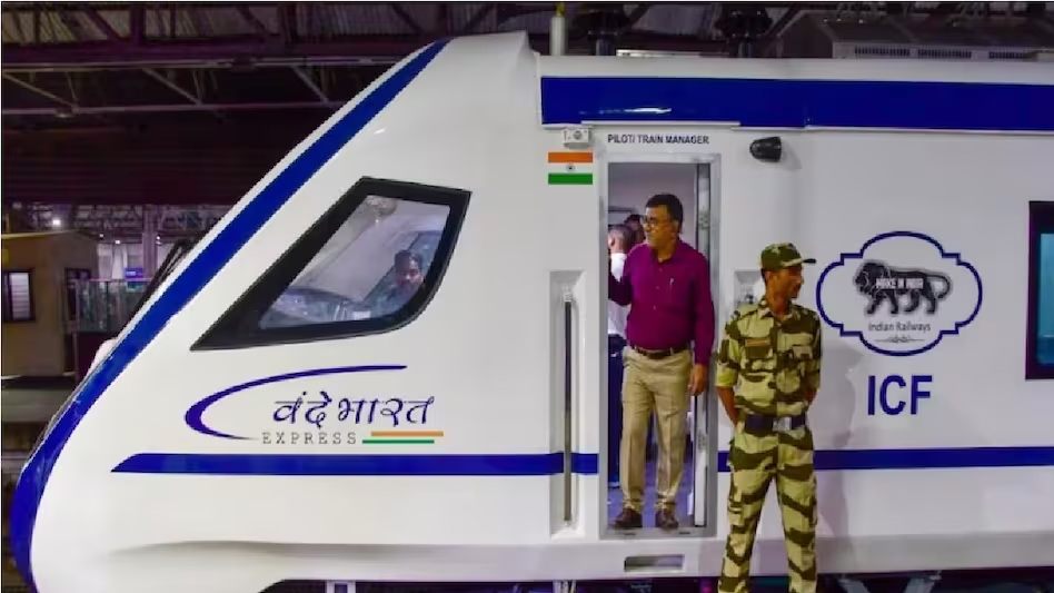 PM मोदी ने दिल्ली-देहरादून वंदे भारत को वीडियो कॉन्फ्रेंसिंग के जरिए हरी झंडी दिखाकर किया रवाना