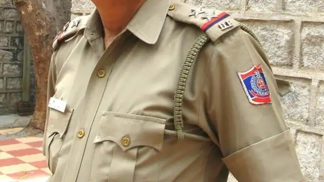 Delhi Police के SI पर 1.4 किलो सोने की रिश्वत लेने का आरोप