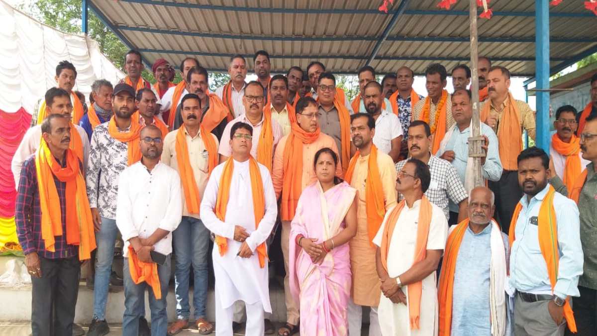CG में कांग्रेस को झटकाः बड़ी संख्या में कार्यकर्ताओं ने छोड़ी CONGRESS, इस नेता ने BJP में कराया शामिल…