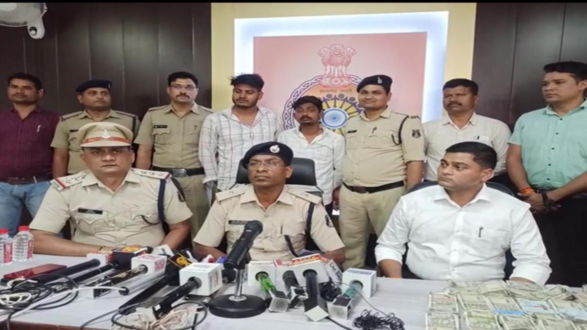 CG में एक चोरी के कई किरदार: 20 हजार की चोरी, चोरों ने उगले लगभग 53 लाख, पैसों का मालिक लापता, IT विभाग की एंट्री, आखिर कहां से आए इतने पैसे…
