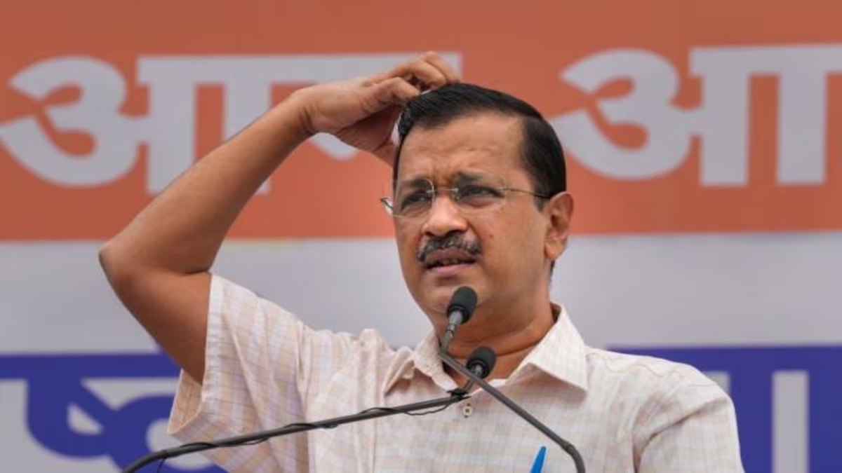 BREAKING: PM MODI के खिलाफ टिप्पणी पड़ी भारी, CM Kejriwal के खिलाफ मानहानि का केस, अनपढ़ समेत लिखी है ये बातें…