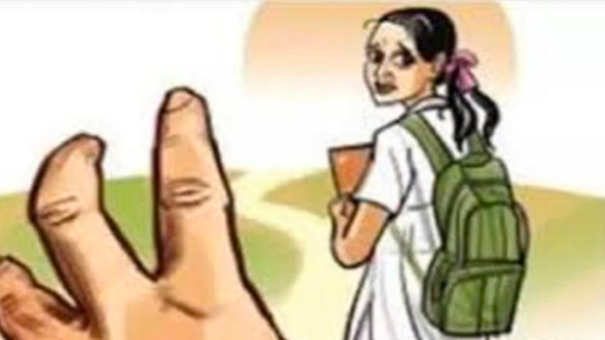 तलाशी के नाम पर छात्रा की जेब में हाथ डालकर शिक्षक ने की अश्लील हरकत, टीचर सस्पेंड