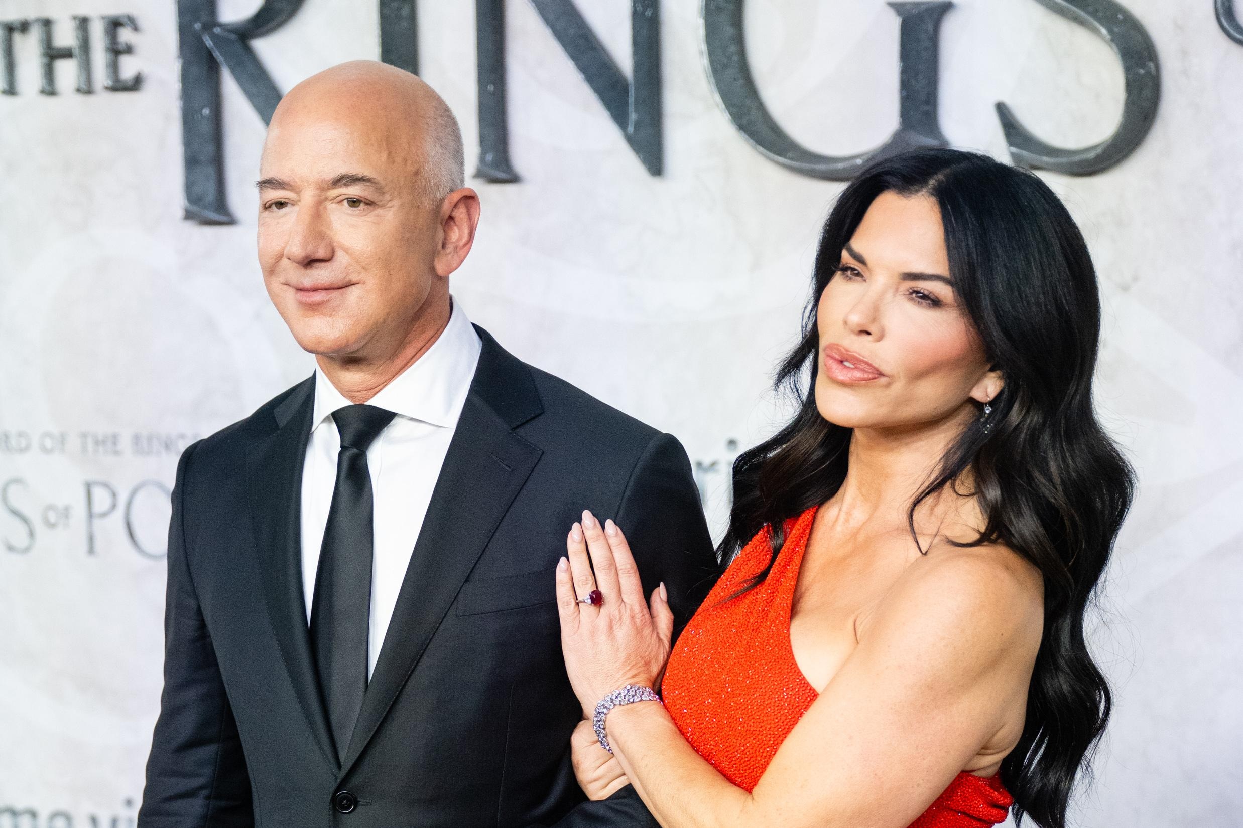 Amazon के बॉस ने की पूर्व पत्रकार से सगाई, गिफ्ट की 500 मिलियन डॉलर की ‘Koru’