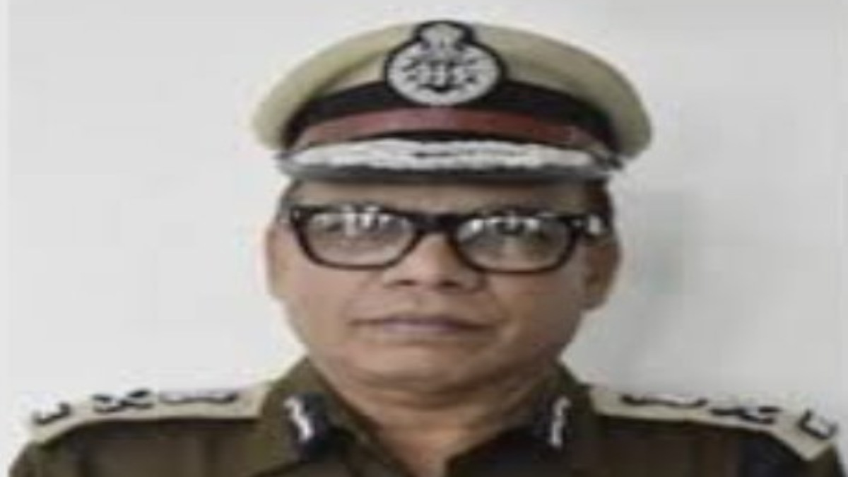 1988 बैच के IPS विजय कुमार हो सकते हैं UP नए कार्यवाहक DGP, अखिलेश यादव ने कही ये बात