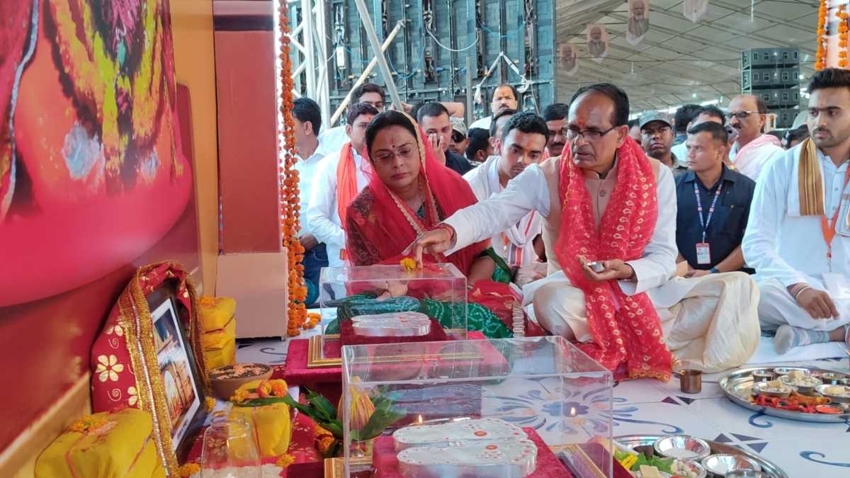 CM शिवराज ने सलकनपुर धाम में रखी ‘देवी लोक’ की आधारशिला: कहा- मां की प्रेरणा से हो रहा ये काम, माता के 9 रूपों की होगी स्थापना