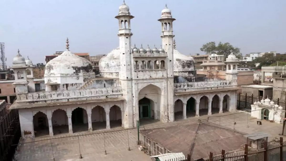 Gyanvapi Case : मुस्लिम पक्ष ने हाईकोर्ट में दाखिल की अर्जी, व्यासजी तहखाने में पूजा पर रोक लगाने की मांग