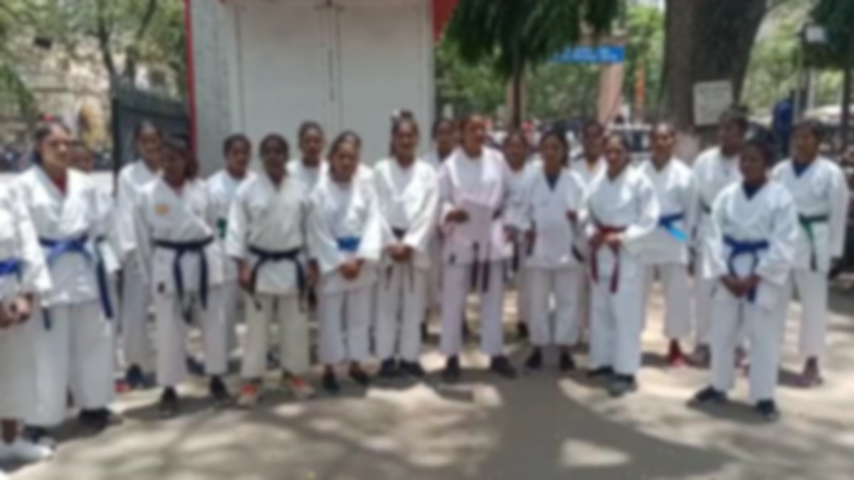CG में खेल की आड़ में गंदा खेल! कराटे एसोसिएशन अध्यक्ष की छात्राओं से अश्लील बातें, कलेक्टर से शिकायत पर दी धमकी, अब खिलाड़ियों ने कलेक्टर और एसपी से लगाई गुहार