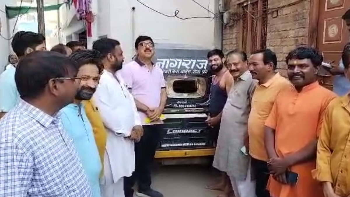 ऑटो चालक ने पेश की मानवता की मिसाल: किया ऐसा काम… कि खुद घर पहुंचकर कलेक्टर ने किया सम्मान, पढ़े पूरी खबर 