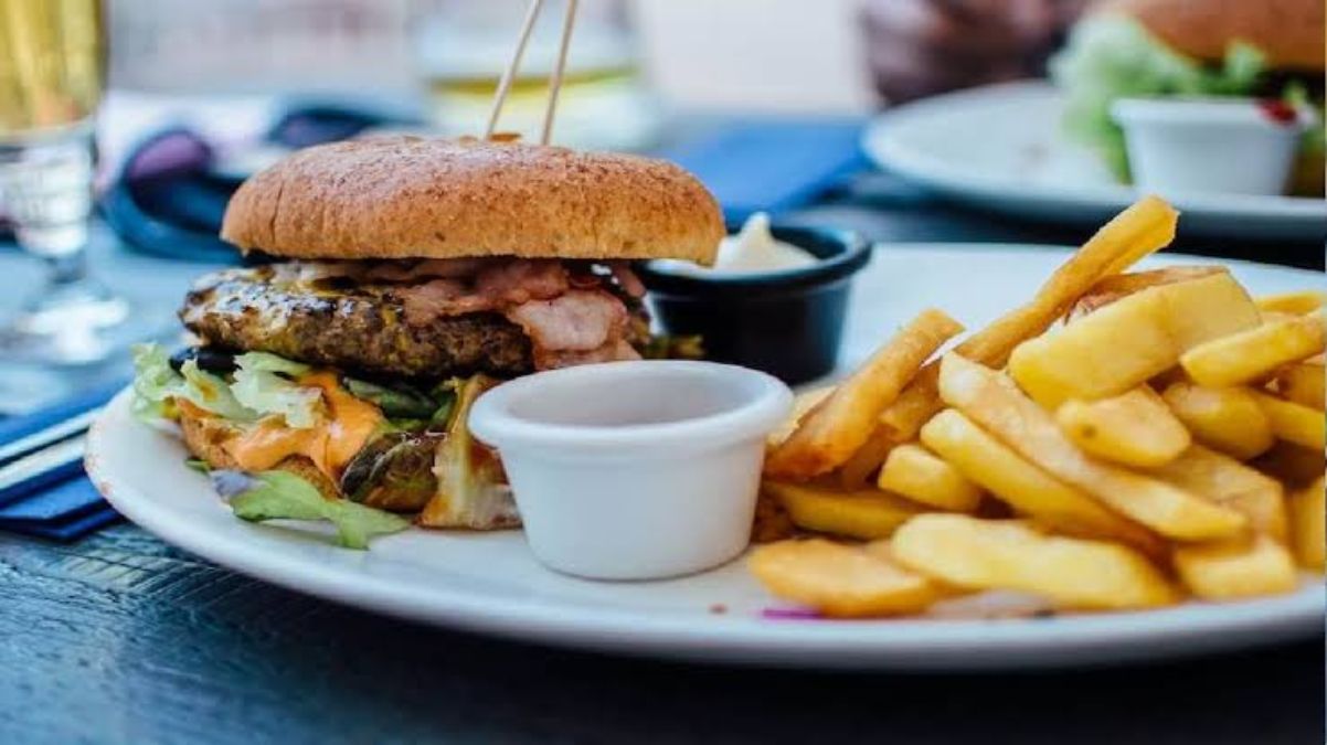 How To Stop Kids From Eating Junk Food : जंक फूड और मीठी चीजों से बच्चे को रखना है दूर, तो अपनाएं ये उपाय …