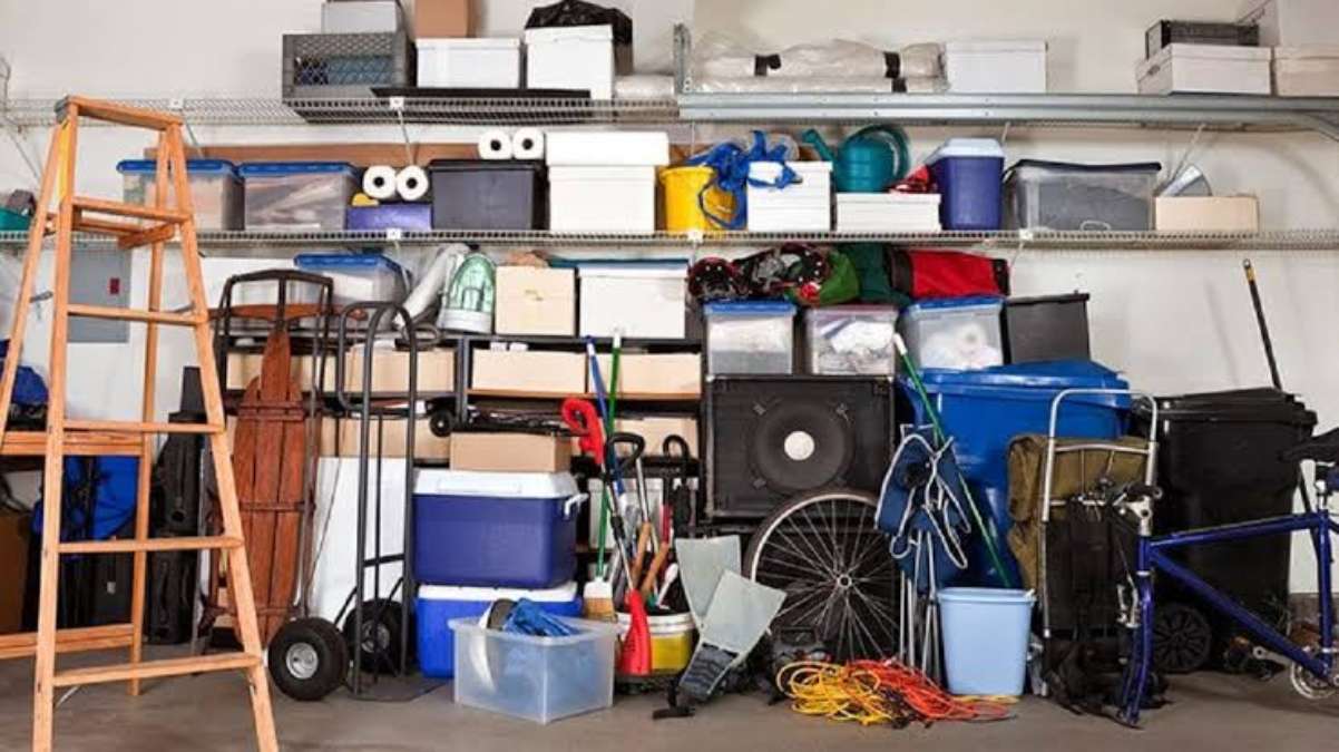 Vastu Tips For Storeroom : स्टोर रूम में न रखें किचन का सामान, घर में आती है कंगाली …