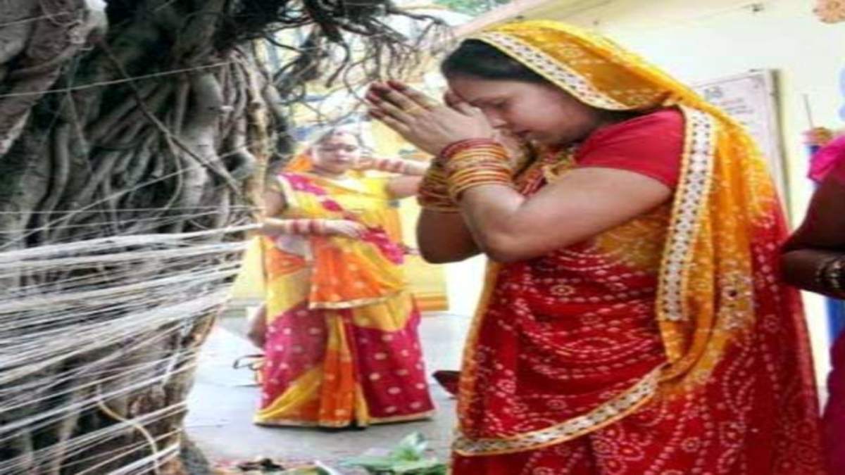 Vat Savitri Puja Vidhi : अखंड सौभाग्य पाने के लिए वट सावित्री व्रत रखती हैं महिलाएं, जानिए पूजा विधि …