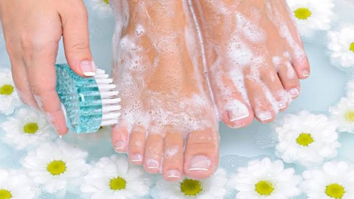 Foot Care Tips for Summer : गर्मी में पैरों का खास ध्यान रखना है जरूरी, इस तरह करें फुट केअर …