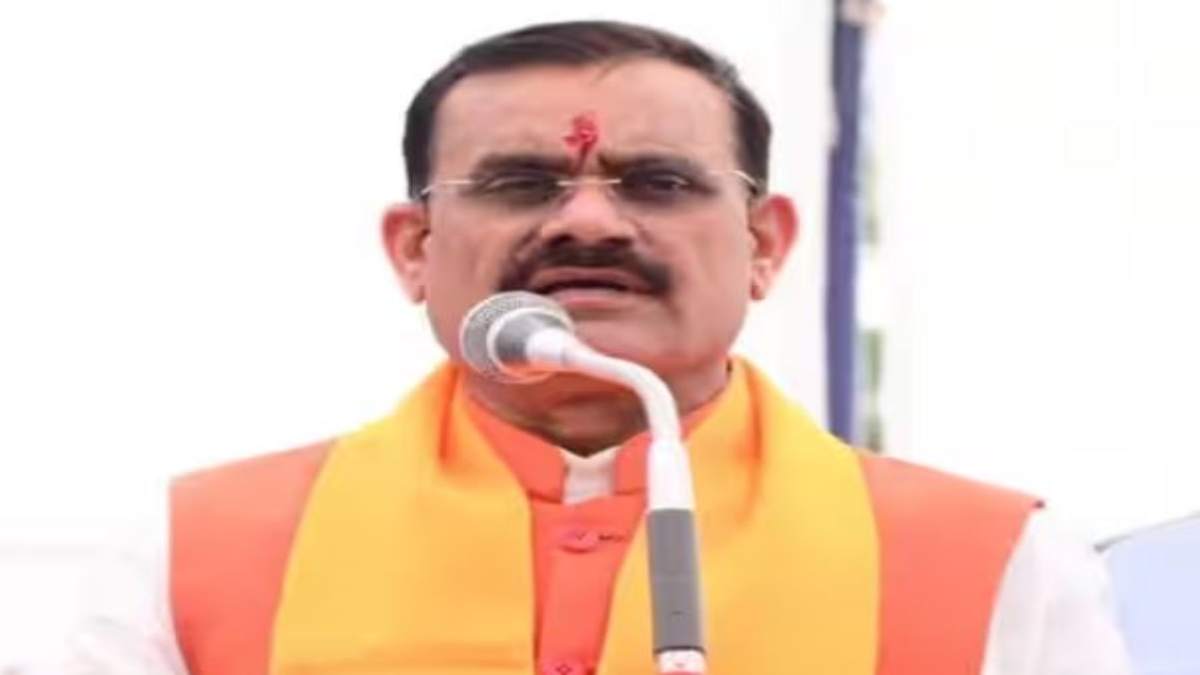 ‘मेरा बूथ, सबसे मजबूत’: VD शर्मा ने कार्यकर्ताओं से की मुलाकात, कहा- PM मोदी के निर्देश पर मैदान में उतरे