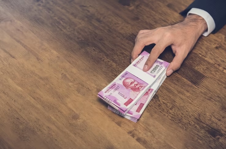 आपके पास रखे हुए हैं 2000 के नोट, तो परेशान मत होइए… जानें कब और कैसे बदले जा सकेंगे नोट… एक बार में जमा होंगे सिर्फ इतने हजार…