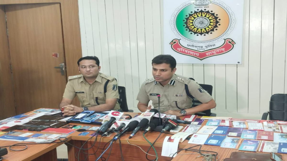CG CRIME NEWS : देशभर में महिलाओं को झांसे में लेकर ऐंठे करोड़ो रुपये, रायपुर पुलिस की पकड़ में 3 विदेशी ठग, टीम ने दिल्ली से दबोचा