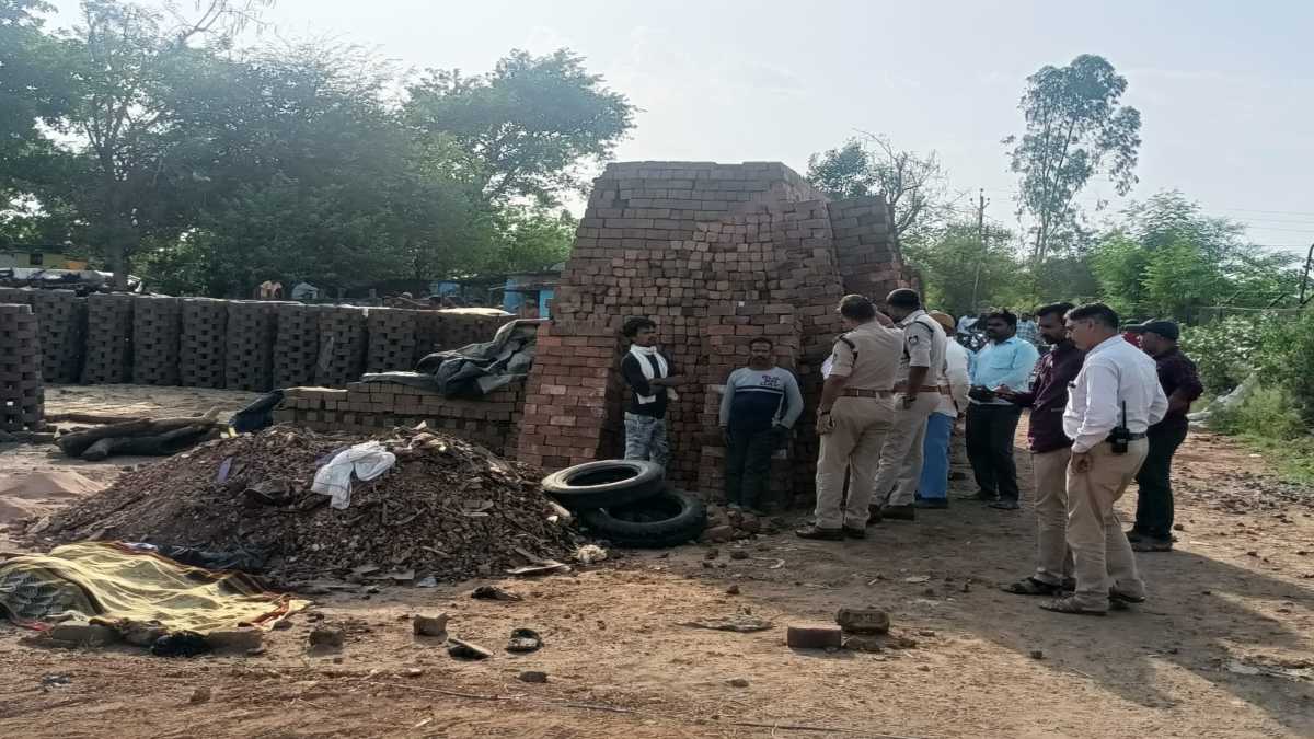 युवक की नृशंस हत्या कर शव के किए कई टुकड़ेः वार इतना संघातिक था कि सिर धड़ से अलग हो गया, आरोपी गिरफ्तार