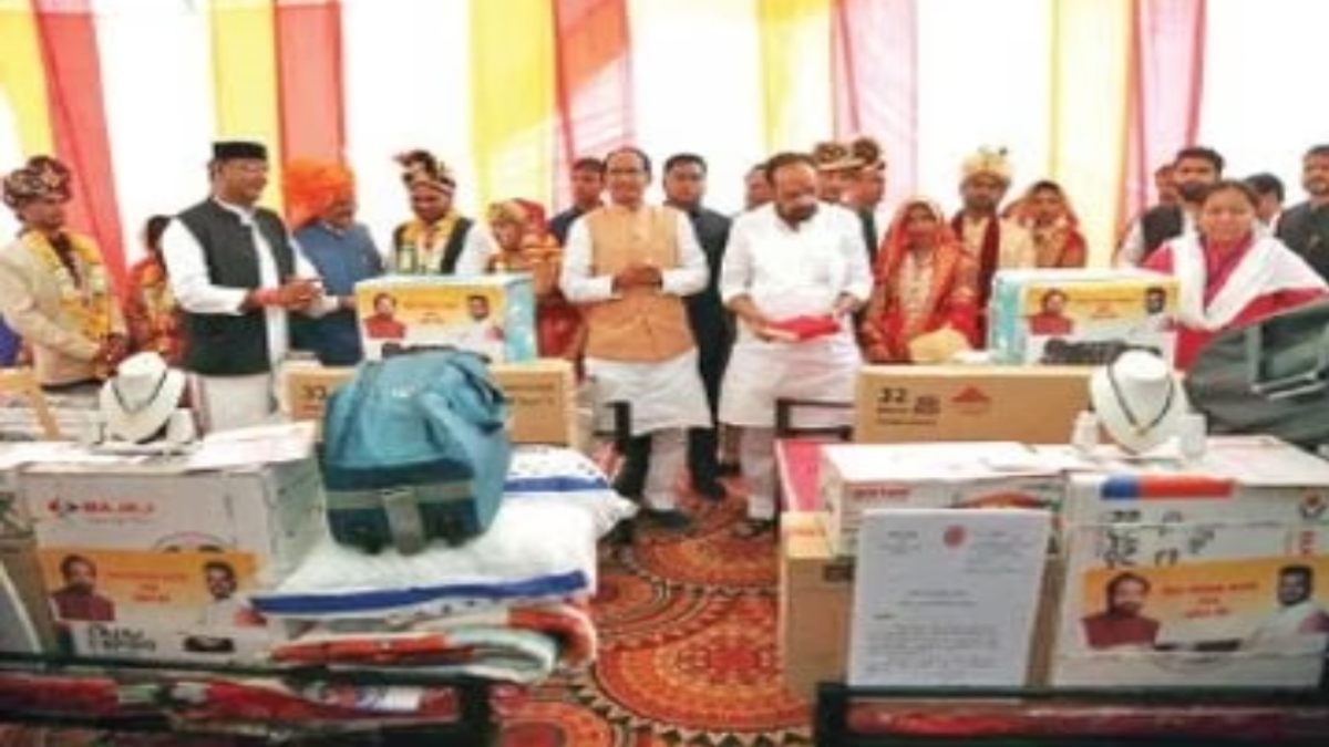 मुख्यमंत्री कन्यादान योजना में घोटाला: 1850 जोड़ों को उपहार के रूप में थमाई दी नकली टीवी, ‘मंत्री जी’ की आंखें भी खा गई धोखा