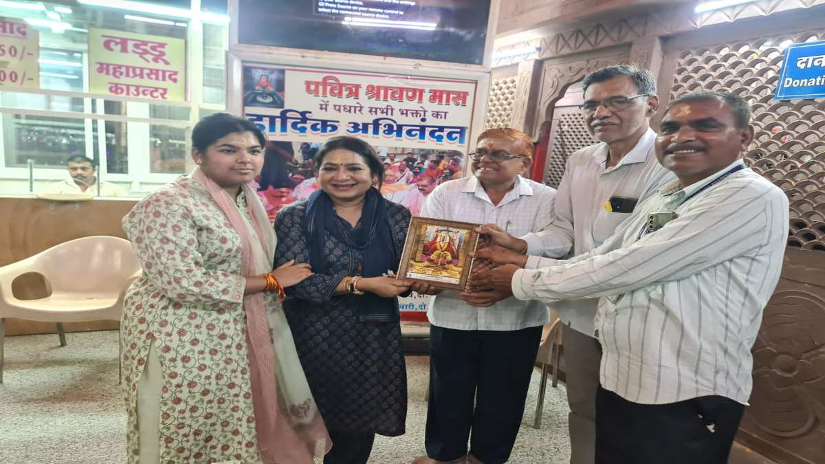 न्यूज 24 समूह की मुखिया अनुराधा प्रसाद पहुंचीं ओंकारेश्वर: शयन आरती में हुईं शामिल, नर्मदा में स्नान कर भगवान ममलेश्वर का किया जलाभिषेक, प्रेस क्लब भी पहुंची
