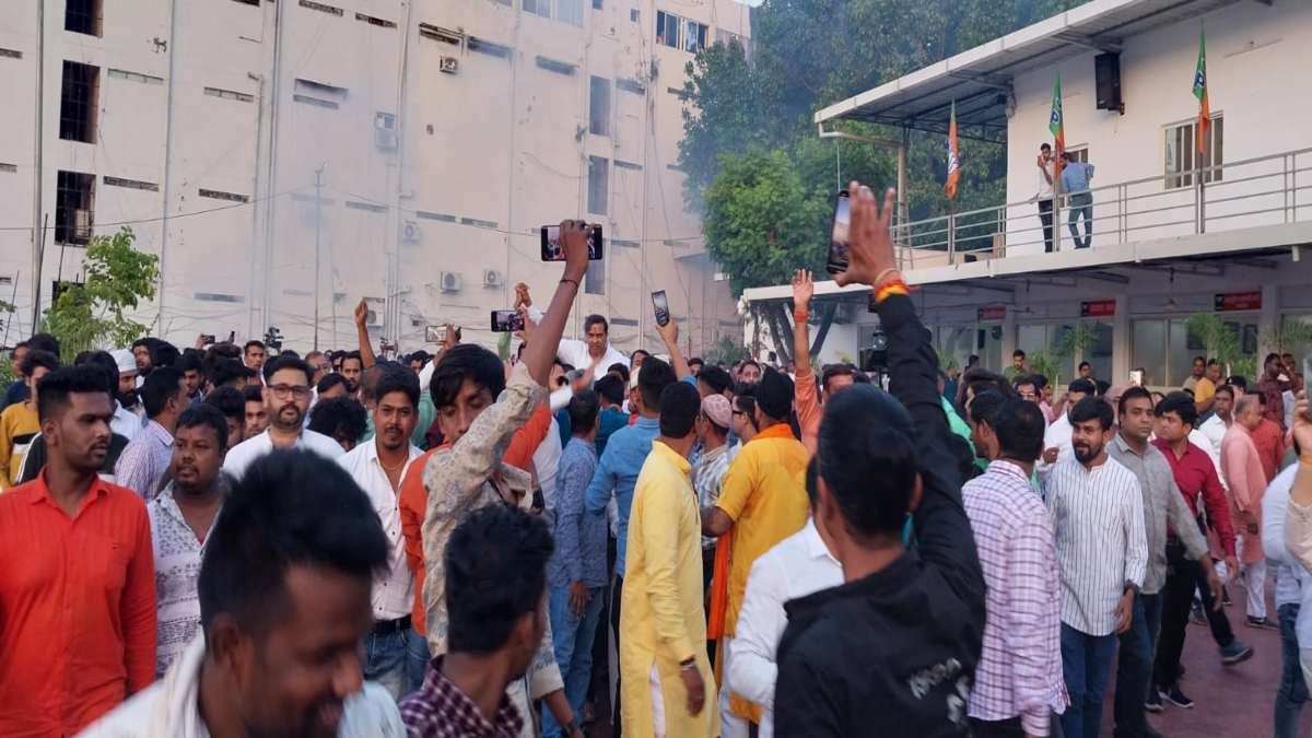 धीरज पटेरिया ने की घर वापसी: CM शिवराज बोले- युद्ध का नगाड़ा बज गया है, सब कुछ भूलकर जुट जाओ