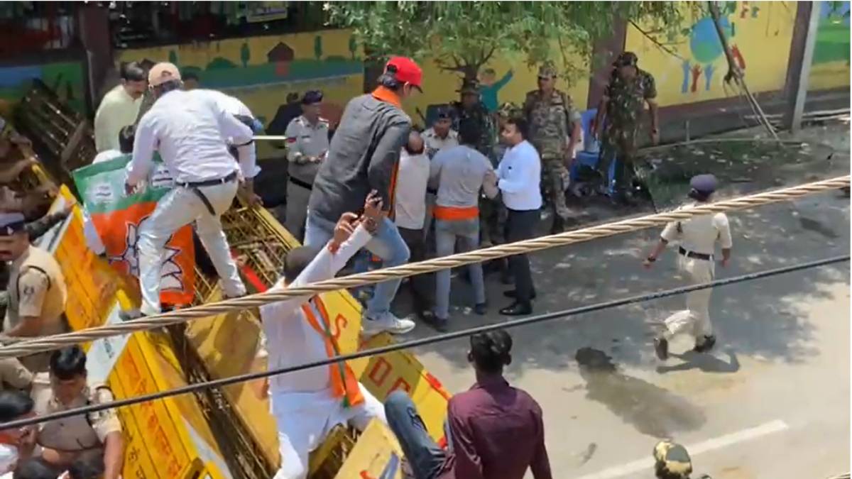 CG BREAKING : मूलभूत समस्याओं को लेकर पूर्व मंत्री मूणत का हल्ला बोल, जोन कार्यालय का किया घेराव, पुलिस और प्रदर्शनकारियों के बीच झूमाझटकी…