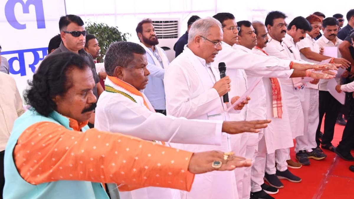 झीरम घाटी के शहीदों को श्रद्धांजलि देते भावविभोर हुए सीएम  बघेल, कहा- जब तक न्याय नहीं मिलेगा, जारी रहेगी लड़ाई…
