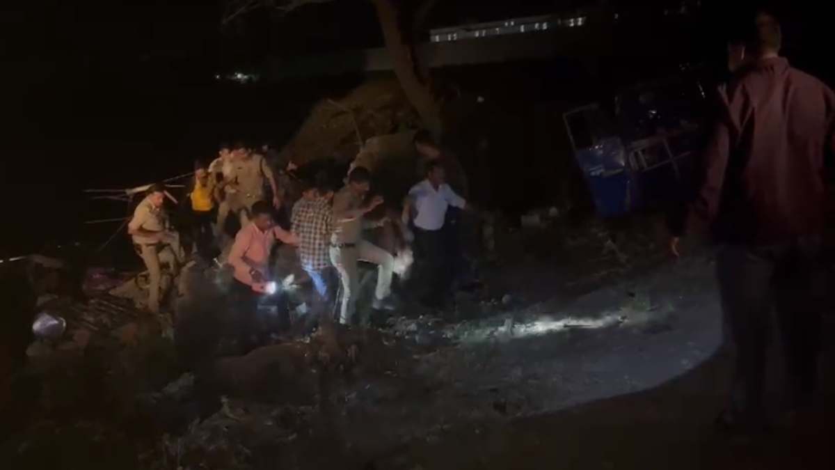 एमपी सड़क हादसा: डंपर ने ऑटो को मारी टक्कर, एक ही परिवार के 3 लोगों की मौत, मां समेत दो बच्चों ने तोड़ा दम, डंपर सवार व्यक्ति की भी हुई मौत