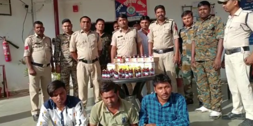 झारखंड से छत्तीसगढ़ में खपाई जा रही नशीली दवा, तीन आरोपियों से पौने दो लाख का माल बरामद…
