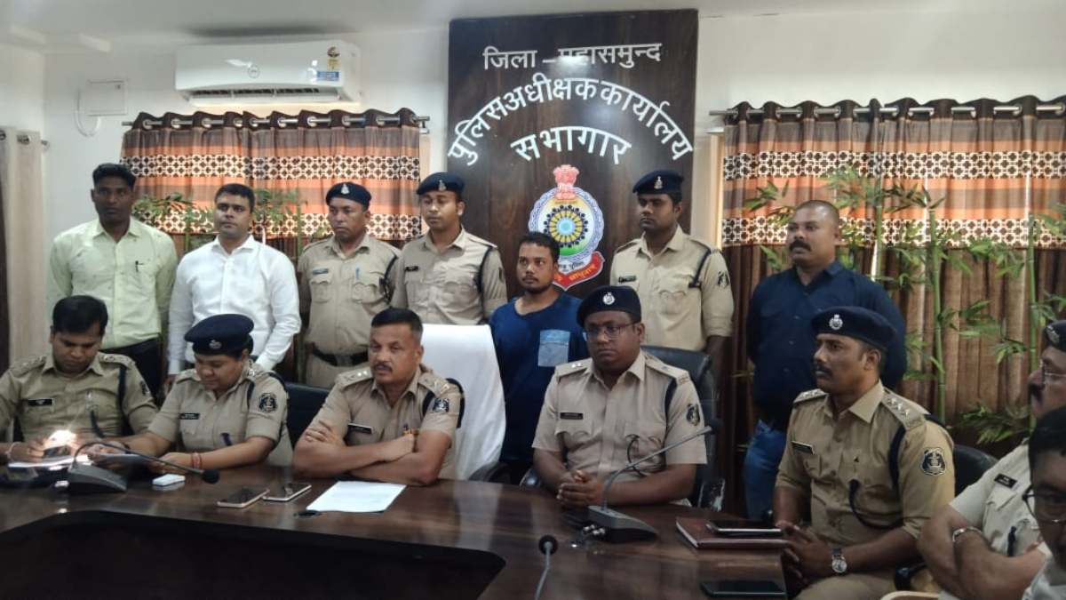 CG में ट्रिपल मर्डरः कलयुगी बेटे ने पिता, मां और दादी को सुलाई मौत की नींद, 3 दिन तक लाश जलाता रहा जल्लाद बेटा, मैसेज, हड्डी और खून के धब्बे से खुला ‘खूनी’ राज…