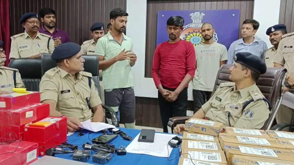 CG CRIME : Flipkart को कंपनी के मैनेजर ने ही कर्मचारियों के साथ मिलकर लगा दिया 45 लाख का चूना, लेकिन पुराने अनुभव और प्लानिंग के बाद भी नहीं बच पाए पुलिस की गिरफ्त से…