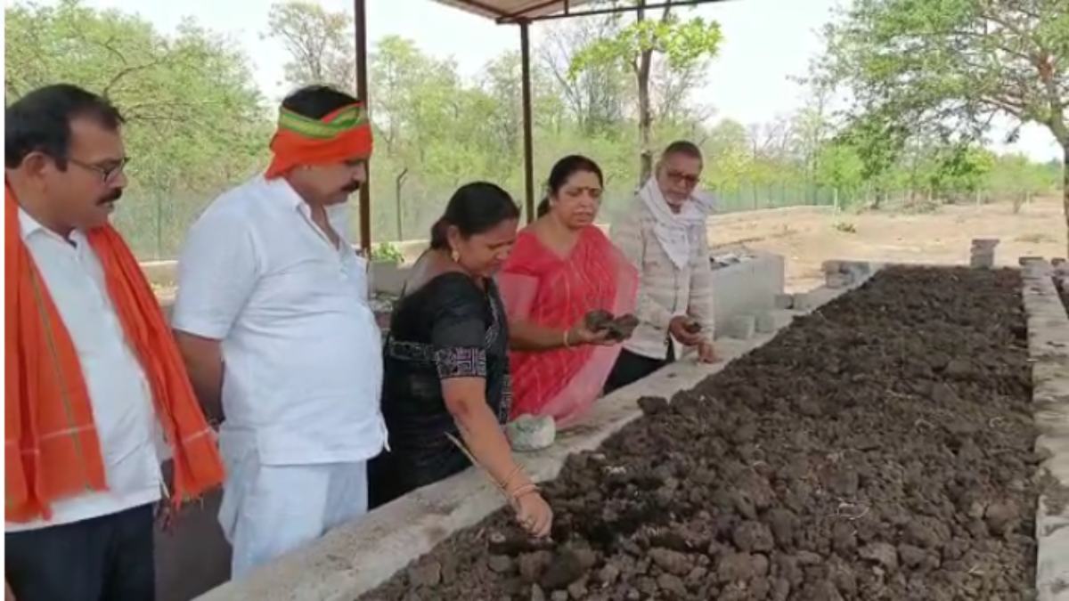 भाजपा का गौठान निरीक्षण : कांग्रेस पर 1300 करोड़ रूपये के गौठान निर्माण पर भ्रष्टाचार का आरोप, Congress ने BJP के कार्यक्रम को बताया ढकोसला