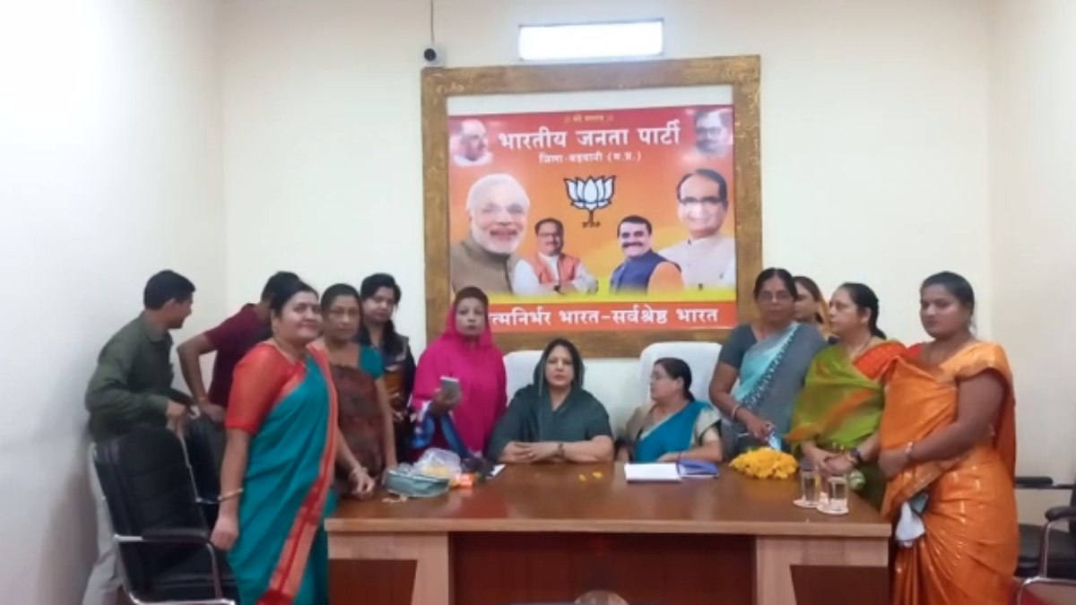 कांग्रेस नारी सम्मान योजना पर BJP का तंजः महिला मोर्चा जिलाध्यक्ष ने कहा- प्रदेश में न तो उनकी सरकार और न भविष्य में आएगी, तो फॉर्म भरवाने का क्या औचित्य ?