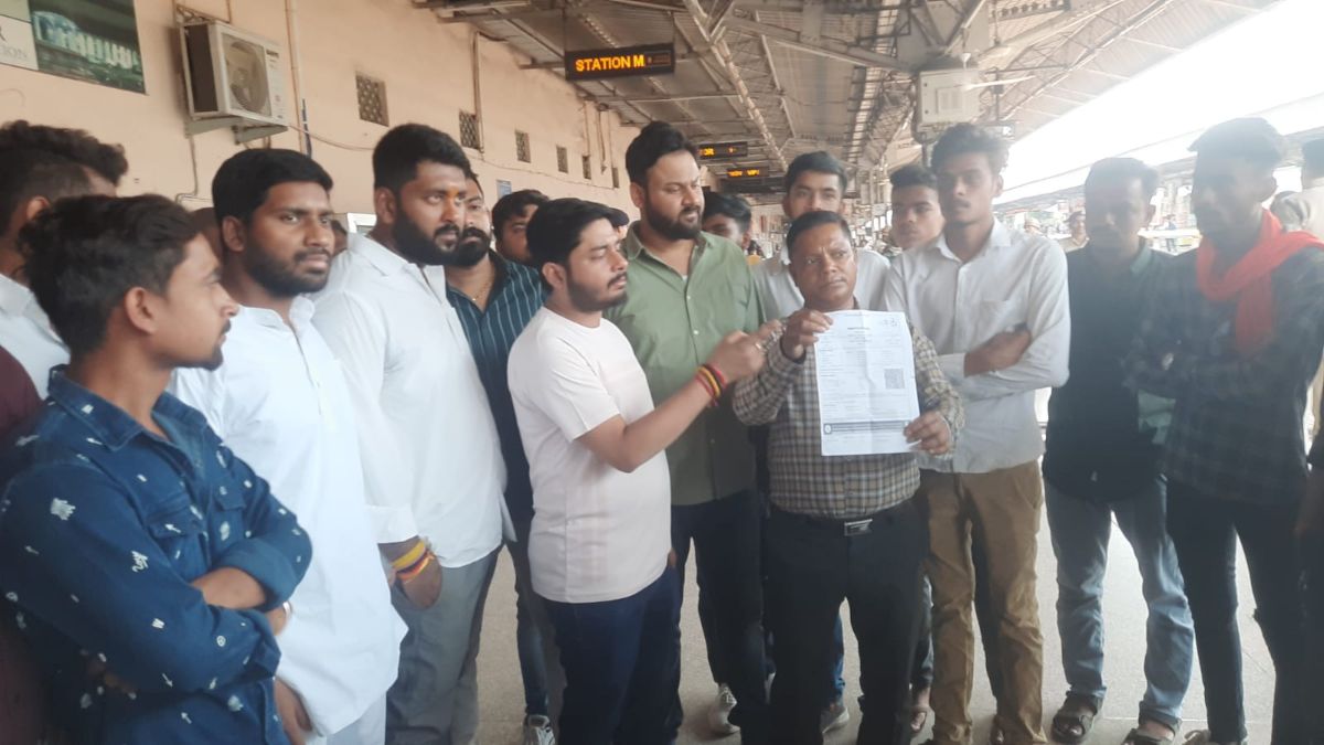 CG NEWS : ट्रेन रद्द होने के विरोध में NSUI ने रेलवे स्टेशन पर किया प्रदर्शन, ट्रेन लेट होने से यात्री हो रहे हलाकान