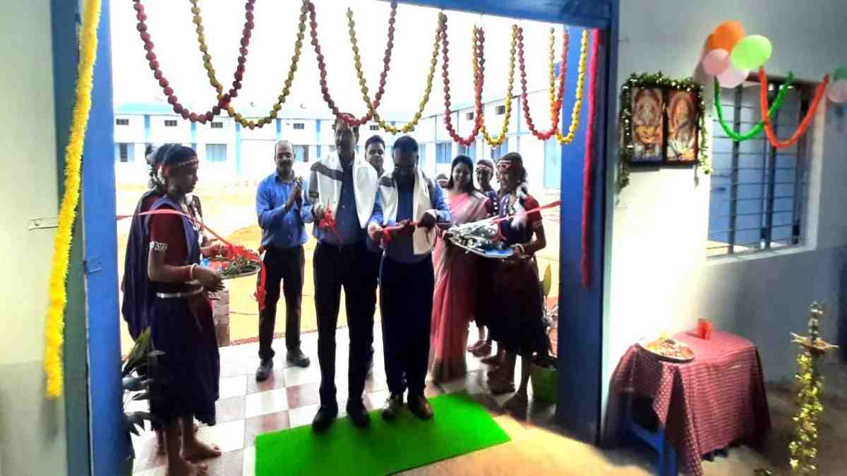 अदाणी फाउंडेशन ने ताराशिव में वस्त्र निर्माण केंद्र का किया उद्घाटन, महिलाओं को मिलेगा रोजगार