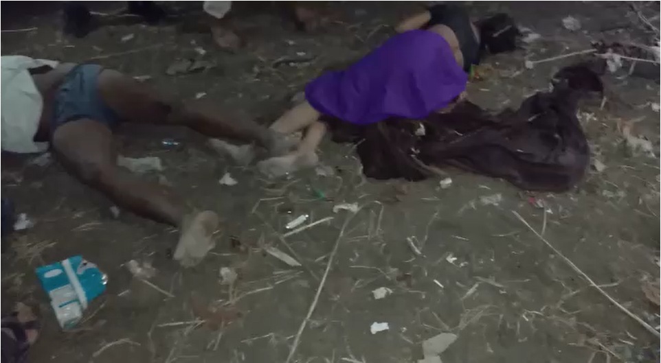 भागवत कथा सुनने गए पति पत्नी ने कर ली आत्महत्या: दोनों के शव खेत में मिले, जहर की खाली शीशी भी मिली